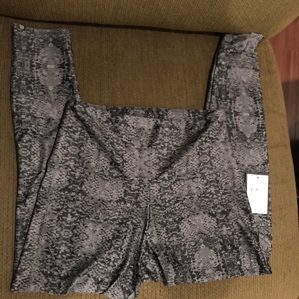 Snakeskin Capri Athletic Leggings, Brand New!